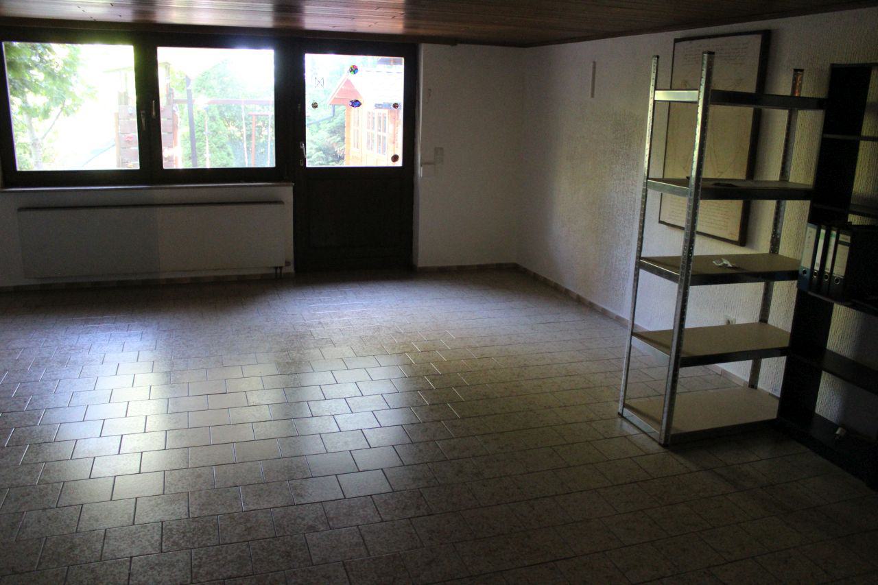 Großzügiges Massivhaus mit Gartenidylle, Terrasse & Balkon – flexibel als Ein- oder Zweifamilienhaus - Bild# 16
