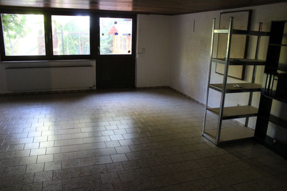 Großzügiges Massivhaus mit Gartenidylle, Terrasse & Balkon – flexibel als Ein- oder Zweifamilienhaus - Bild# 16