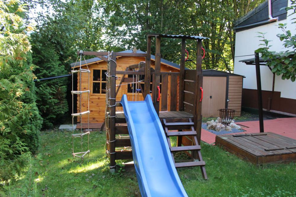 Großzügiges Massivhaus mit Gartenidylle, Terrasse & Balkon – flexibel als Ein- oder Zweifamilienhaus - Bild# 8